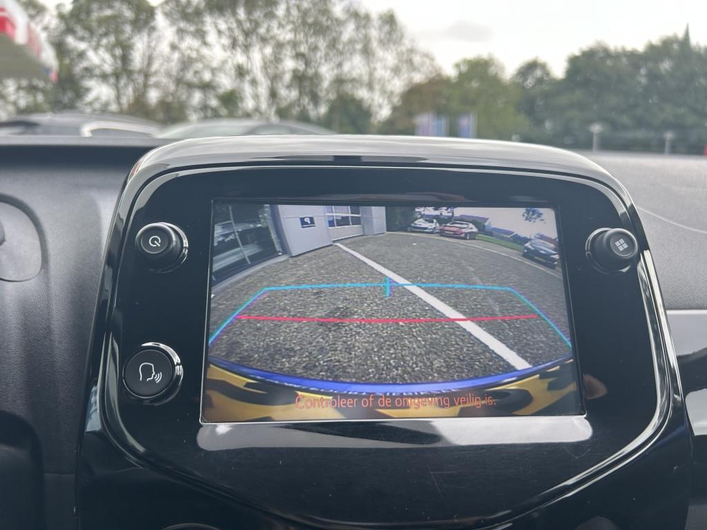 Citroen C1 1.0 vti airscape 68pk s&s 5d airscape shine navigatie | achterui