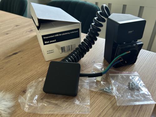 Stopcontact en USB  poort voor inbouw in lade