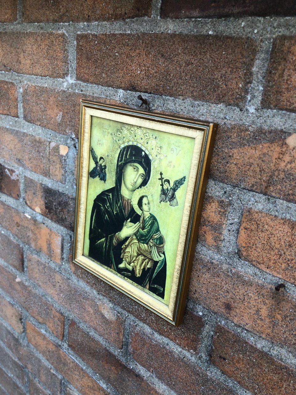 Mooie religieuze prent ingelijst achter glas afm 20 x 16 cm.