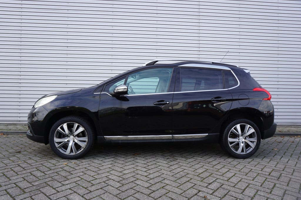 Peugeot 2008 1.6 vti féline airco / navi / cruise / pano / leder / parkeers