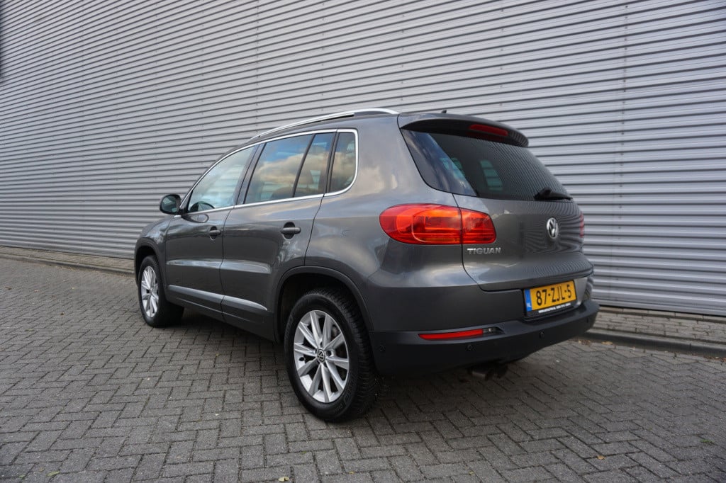 Volkswagen Tiguan 1.4 tsi sport&style airco / navi / cruise / pano / lane a
