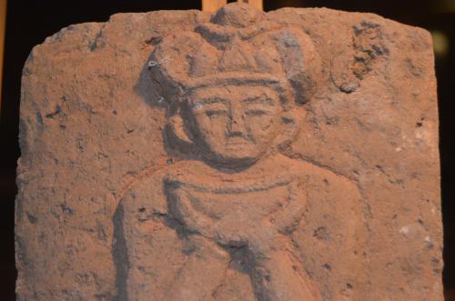 Terracotta gevelsteen Majapahit O. Java 13e - 15e eeuw