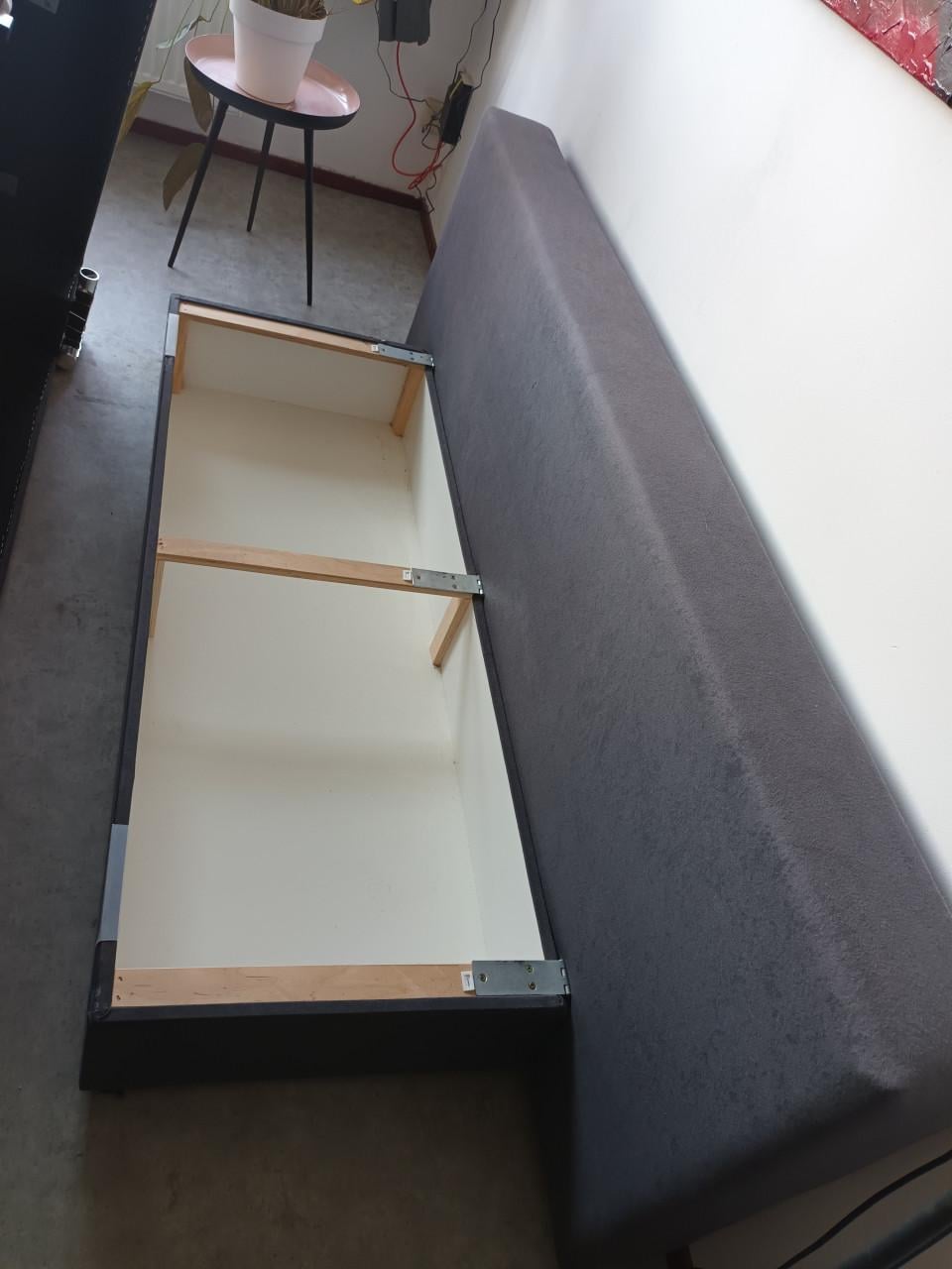 Bank, gratis af te halen op zaterdag 28 Maart