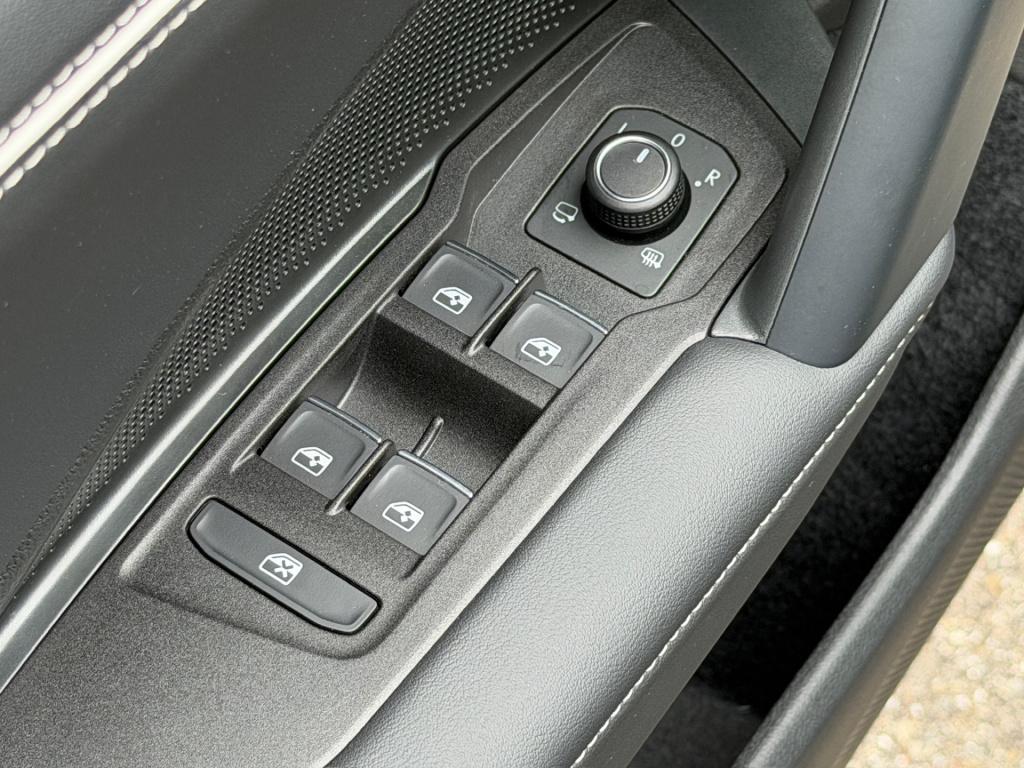 Volkswagen Tiguan 1.5 ehybrid elegance 204pk | trekhaak | 360 camera | all-