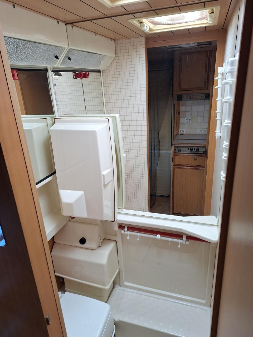 Caravan Dethleffs Rally Nomad 370  compacte 4-persoons caravan