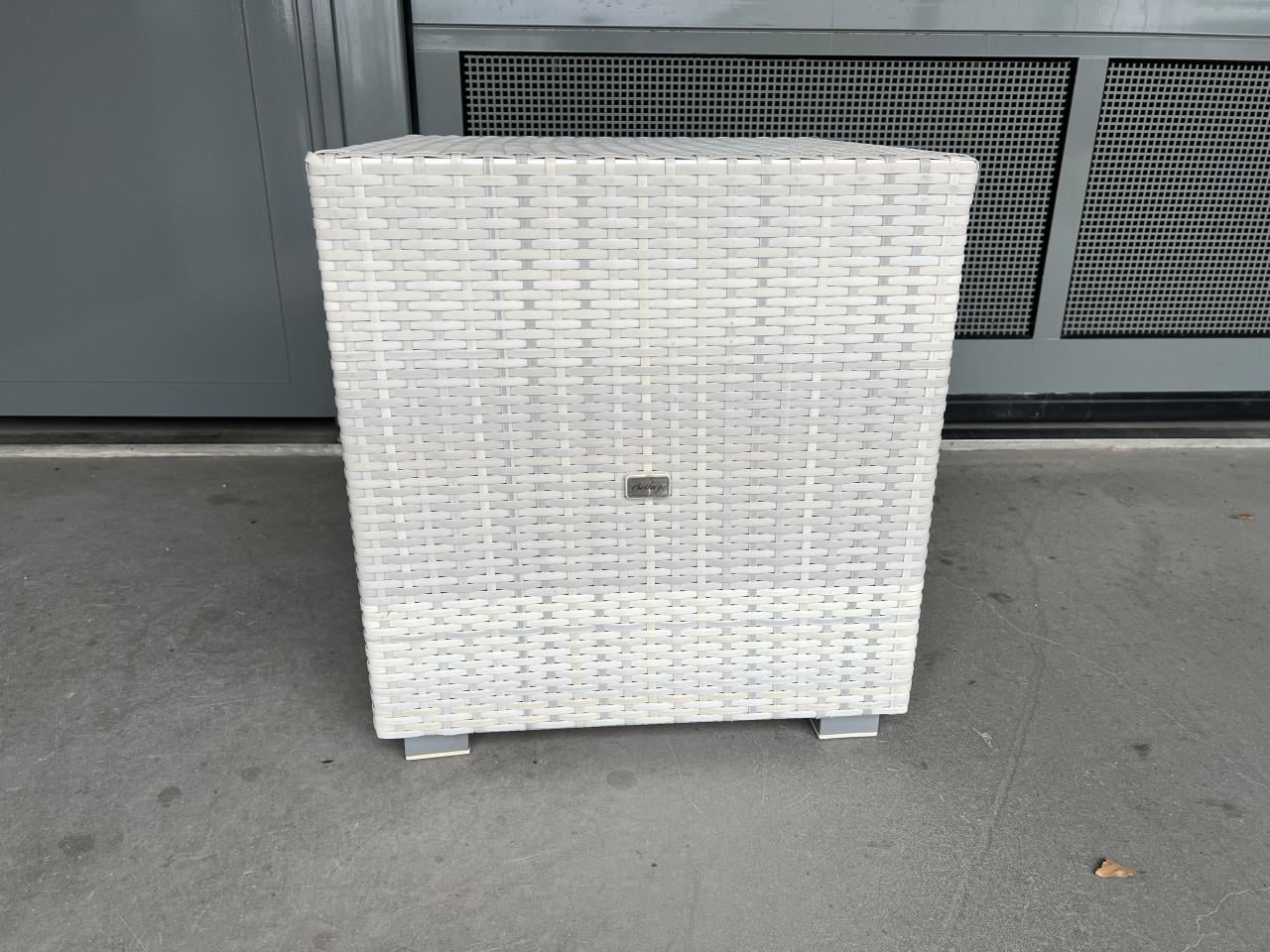 2 wicker hockers 50x50x55cm