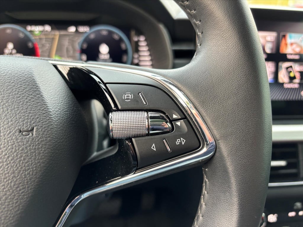 Skoda Kamiq 1.0 tsi greentech 110pk dsg-7 business edition|led|trekhaak|nav