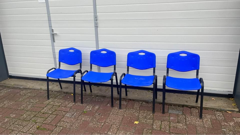 Opstabelbare stoelen kantinestoelen