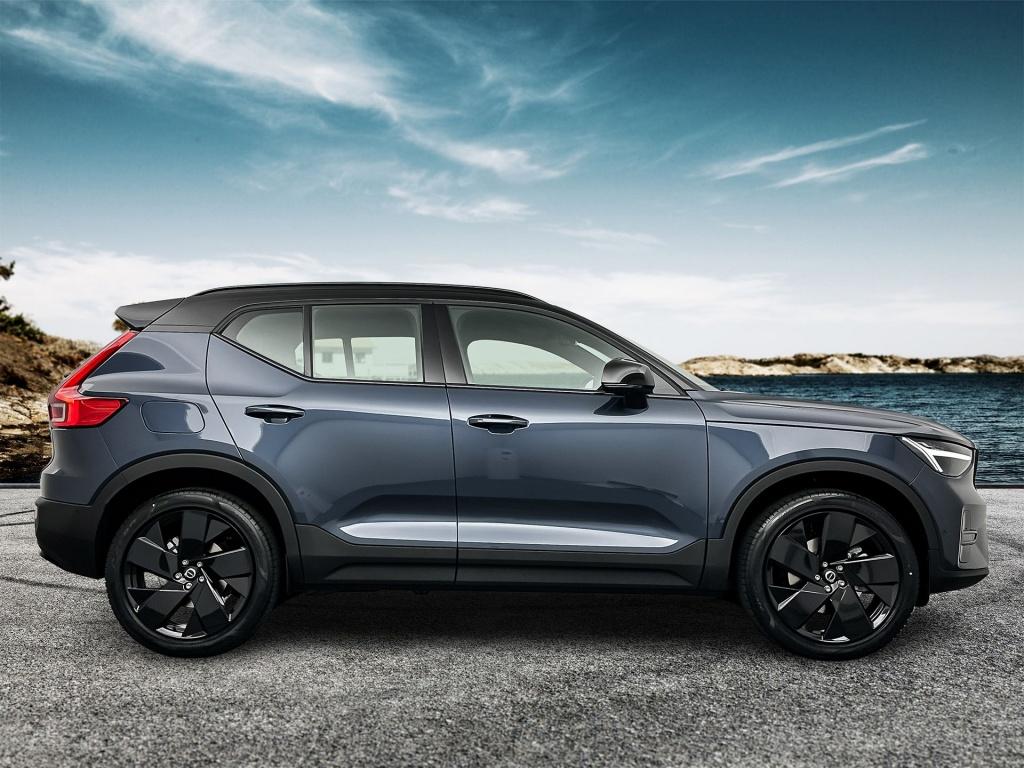 Volvo XC40 b4 plus black edition