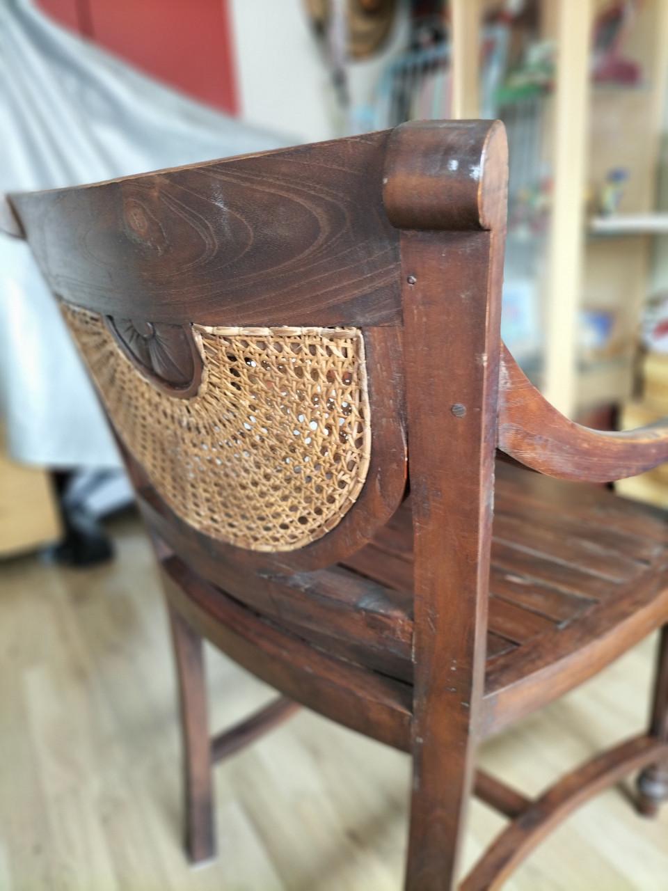 Te koop: 2 leuke Spaans uitziende stoelen