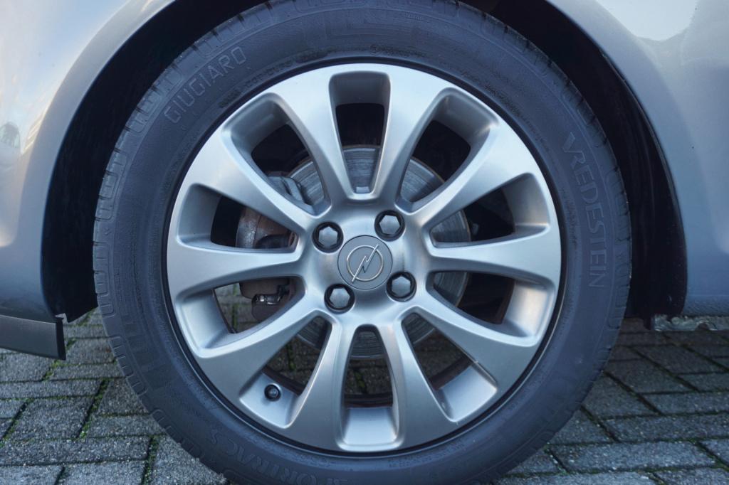 Opel Corsa 1.4-16v '111' edition airco / cruise / elektr. ramen / trekhaak