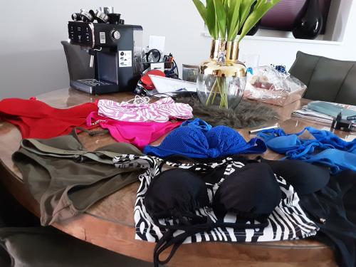 6 als nieuw  bikini's