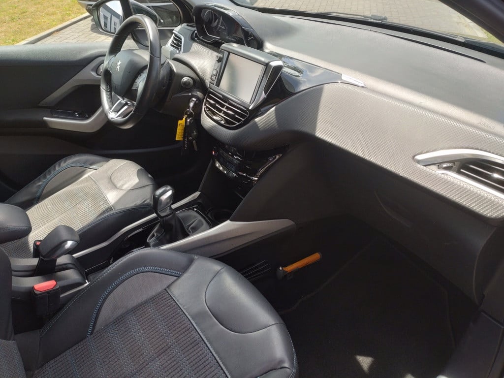 Peugeot 2008 1.2i puretech urban cross