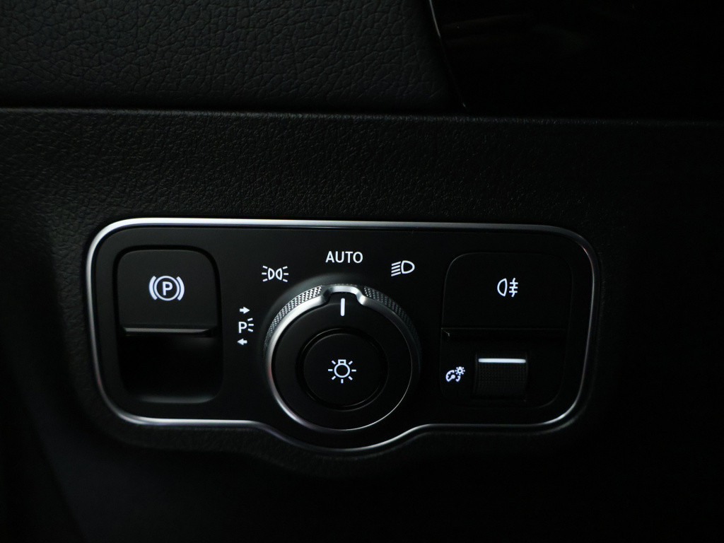 Mercedes-Benz Gla-klasse 180 business solution amg | sfeerverlichting | pan
