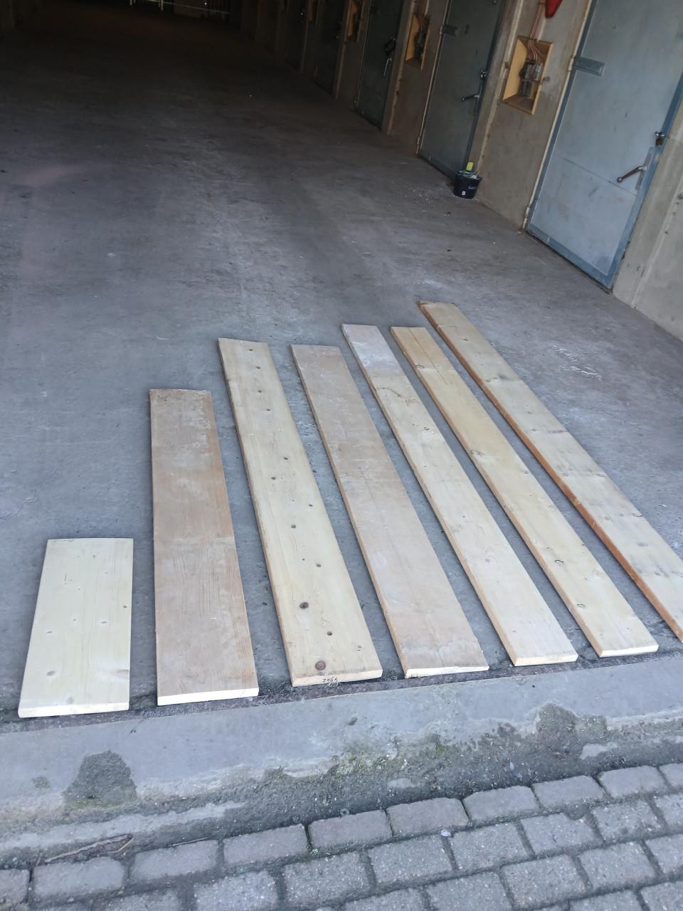 15 meter aan houten grenen planken van 3,8cm dik
