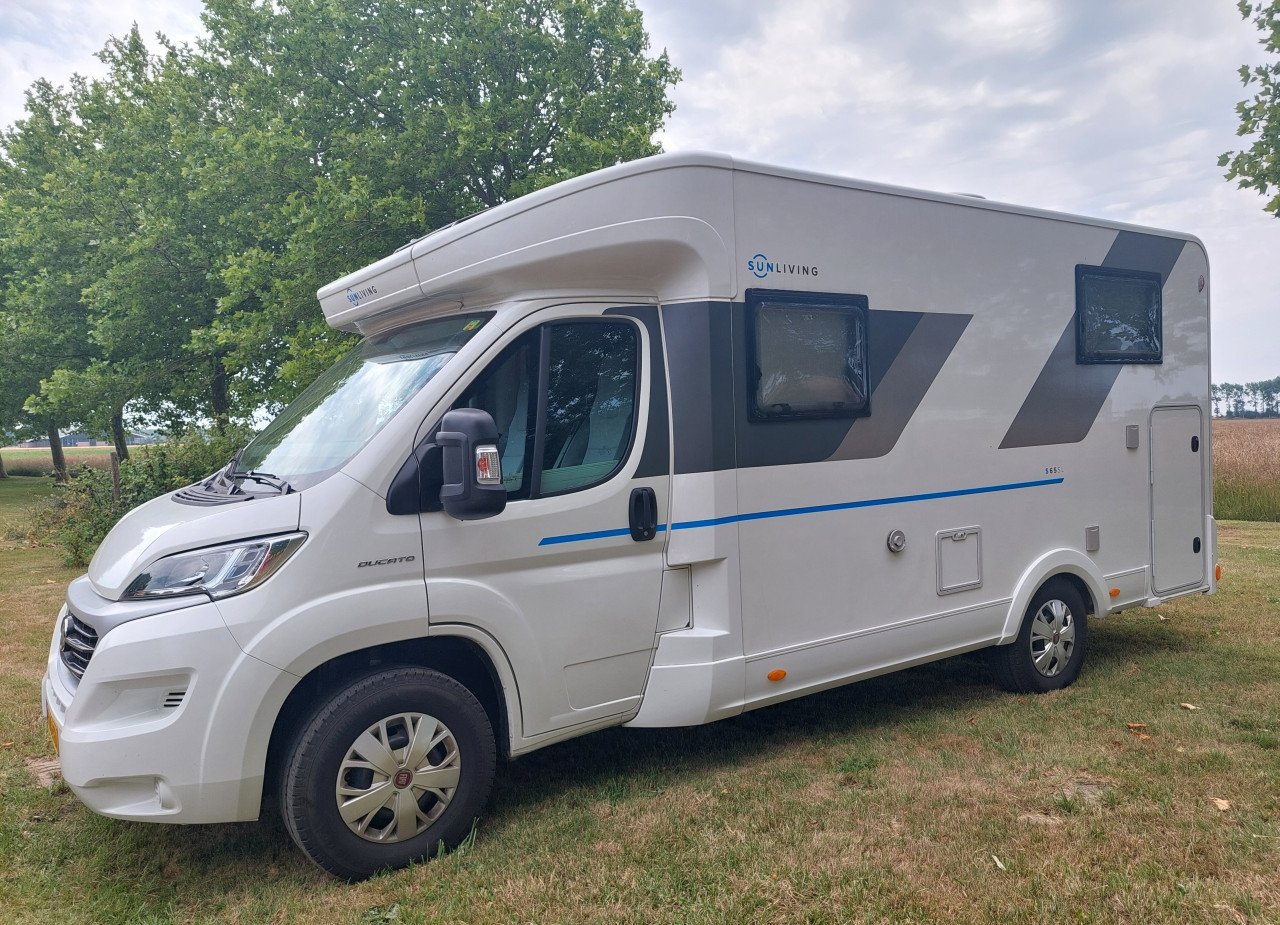 Camper 	ADRIA    model: SUNLIVING  S 65 SL, FIAT 140 pk (maart 2021)