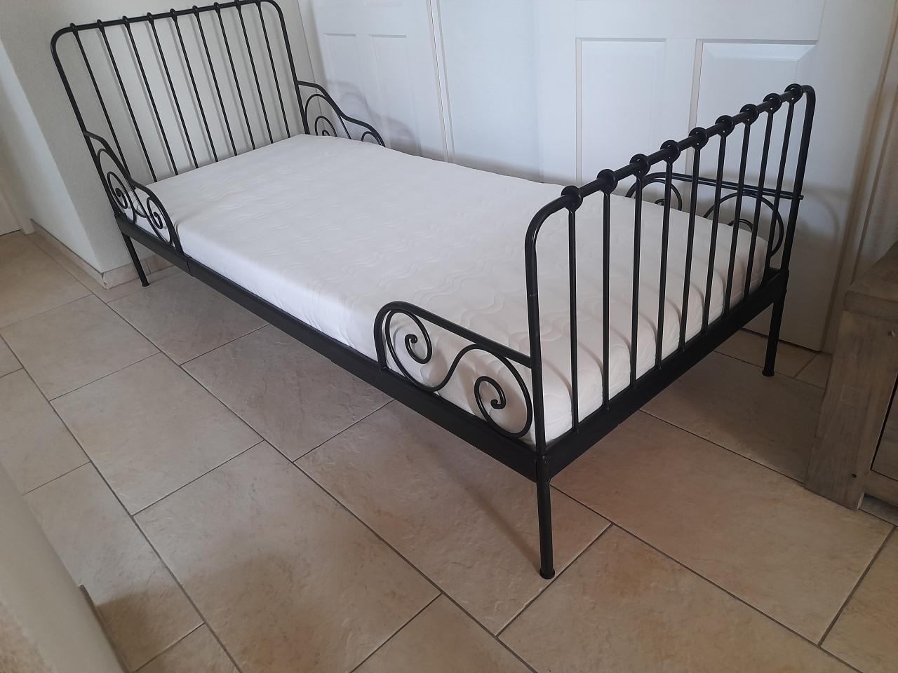 Meegroei bed  80 x 200 met matras (in goede nette staat )