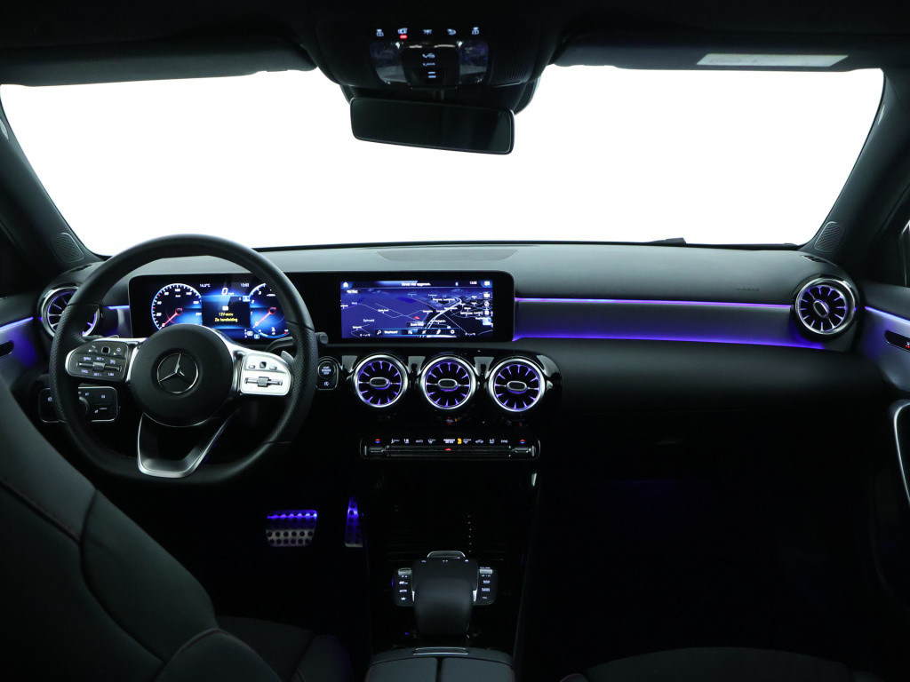 Mercedes-Benz A-Klasse 180 business solution amg | panoramadak | sfeerverli
