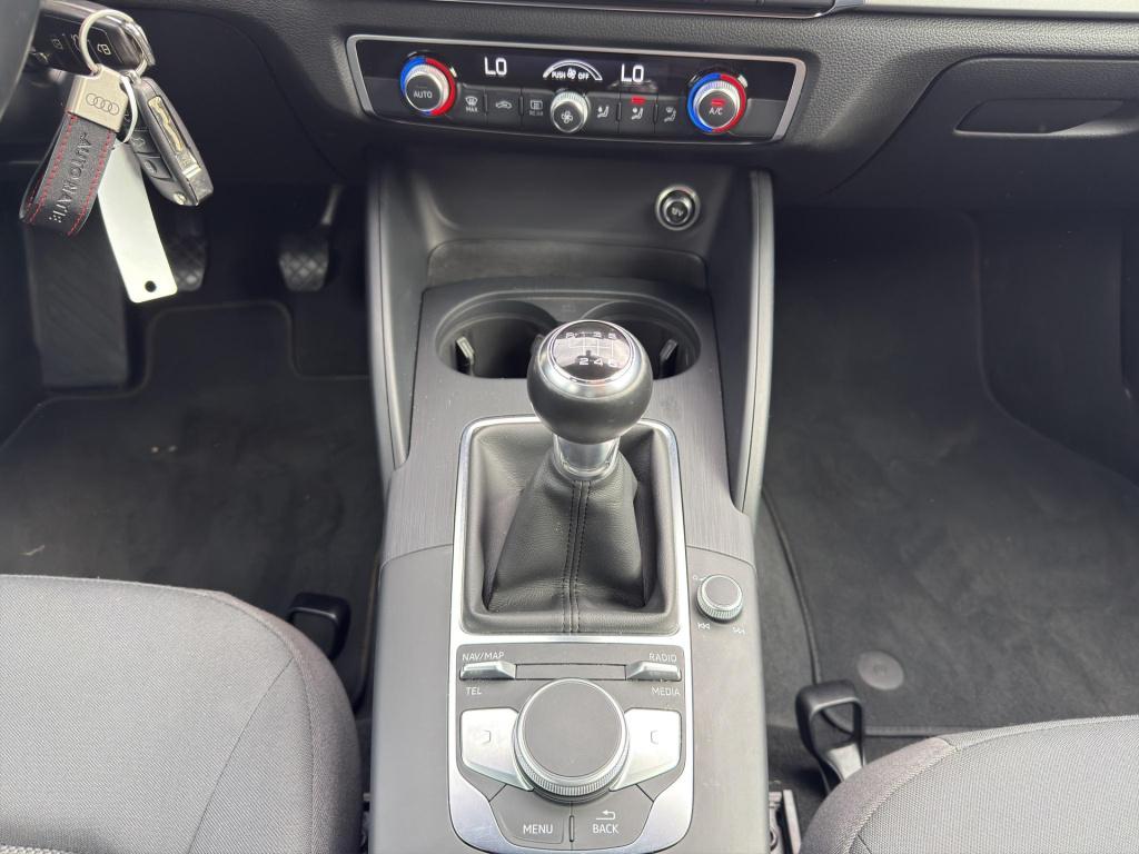 Audi A3 sportback 30 tfsi | navi | airco (automatisch) | parksenors v+a | 1