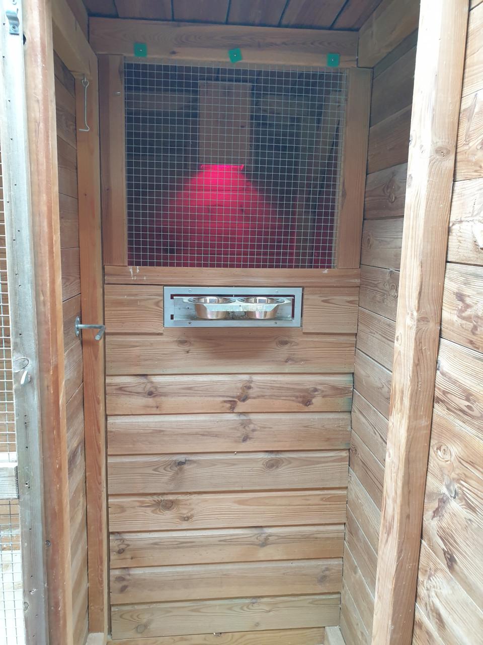 Te koop voliere en regenton