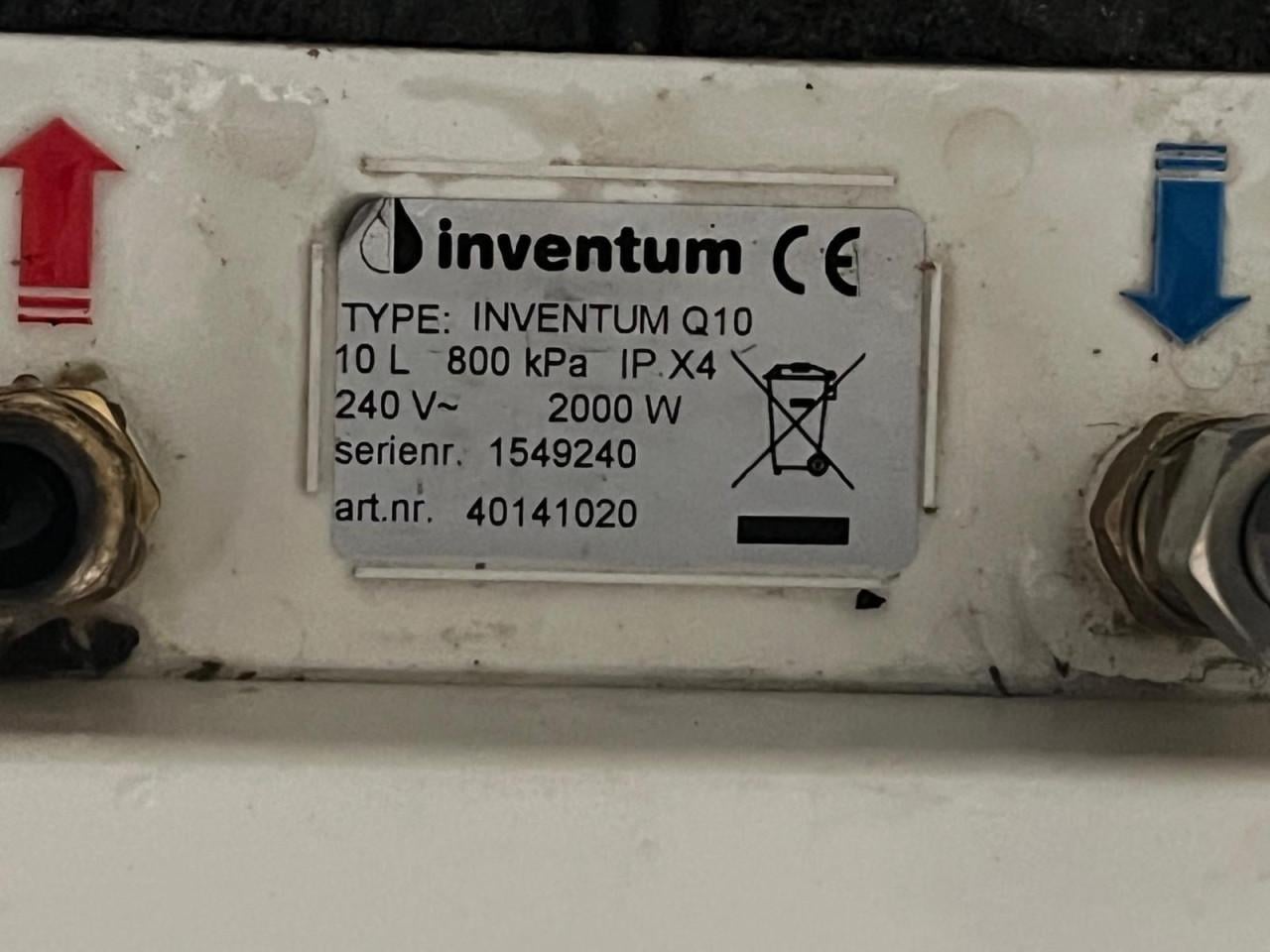 Inventum Q10 close-in of plint keukenboiler.