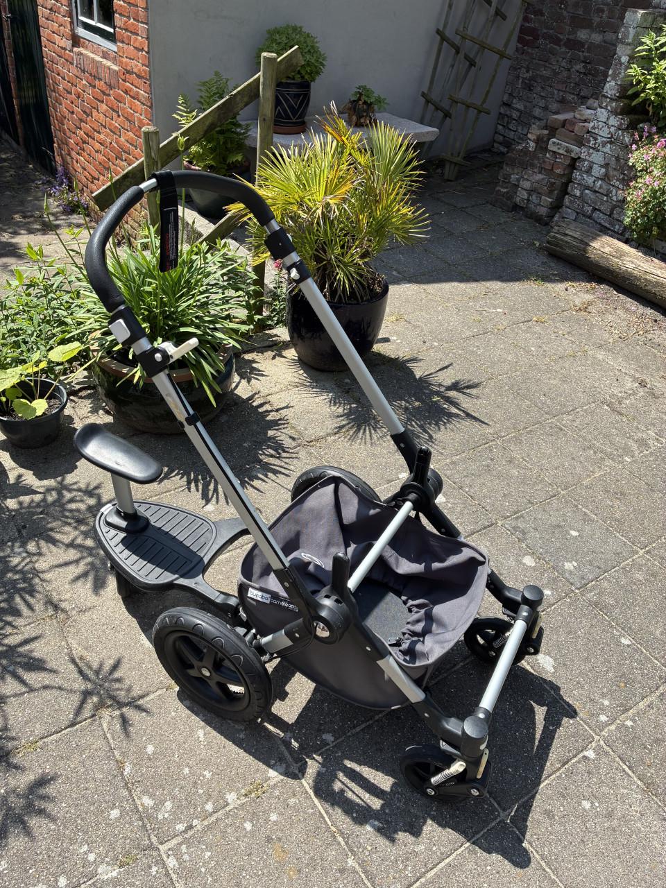 Complete Bugaboo Cameleon 3 kinderwagen in kleur blauw en donkergrijs