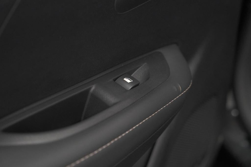 Peugeot 208 puretech 100 allure | parkeersensoren | navigatie | apple carpl