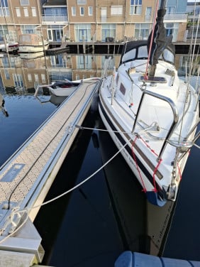 Zeilboot Defender 27