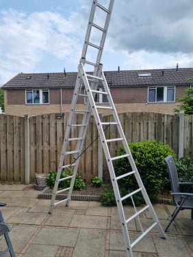 Aluminium ladder