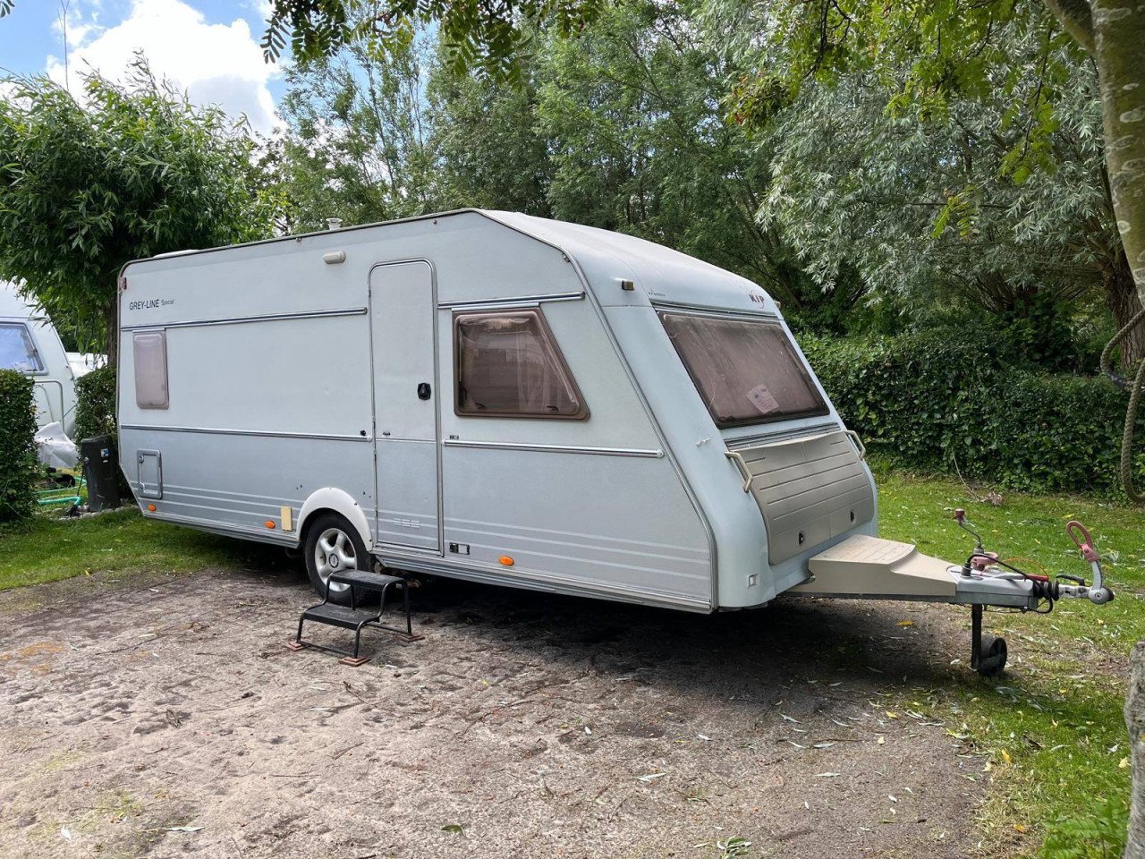 Kip 50 TDB (2001) met voortent plus uitbouw