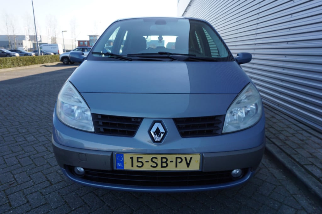 Renault Scenic 2.0-16v tech line climate / cruise / trekhaak / lm velgen / 