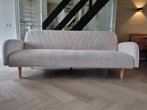 Bank off-white kleur in Teddy stof (slaapbank)