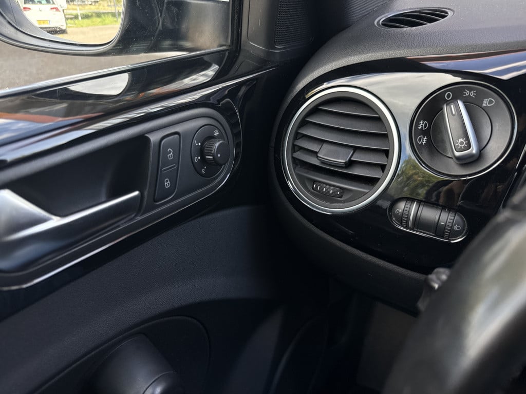 Volkswagen New Beetle 1.2 tsi design | nl-auto | navi | airco | cruisec.