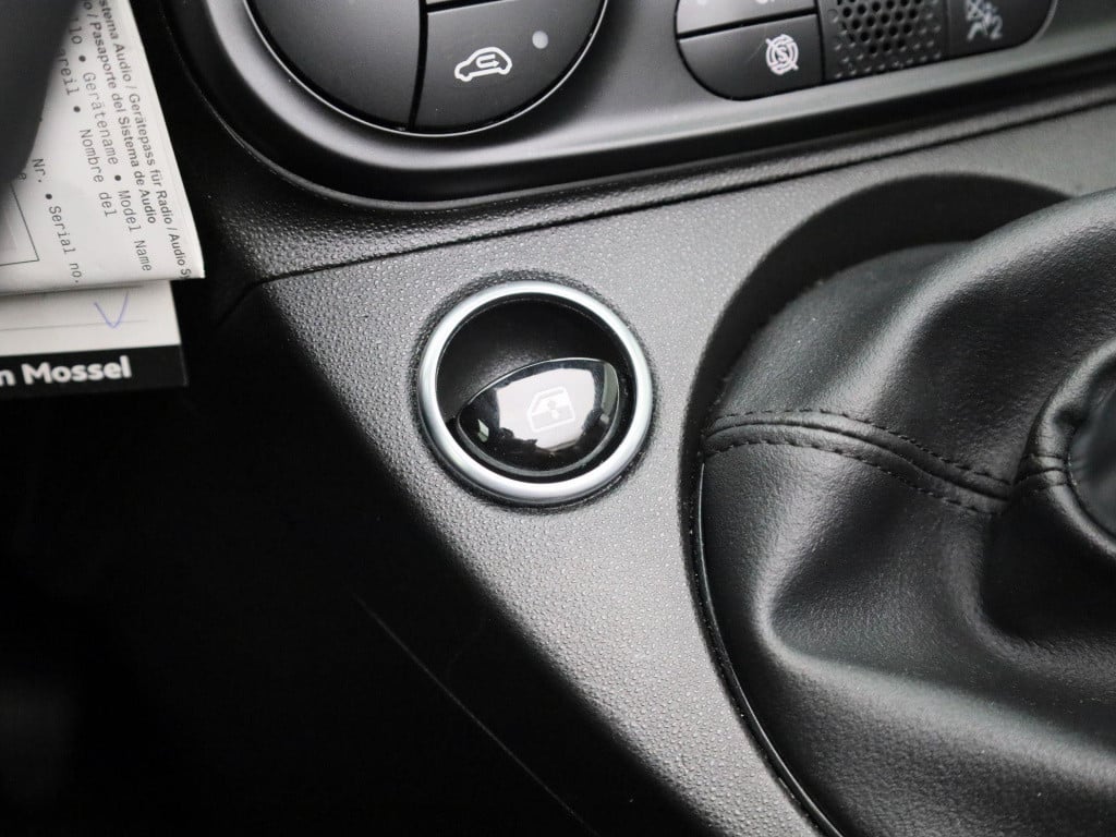 Fiat 500 C 1.0 hybrid rockstar | navigatie | climate control | side-skirts 