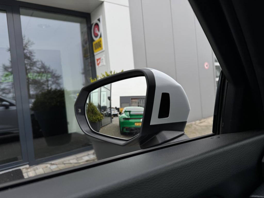 Audi Q3 35 tfsi 3x s-line* keyless * matrix led * camera * carplay