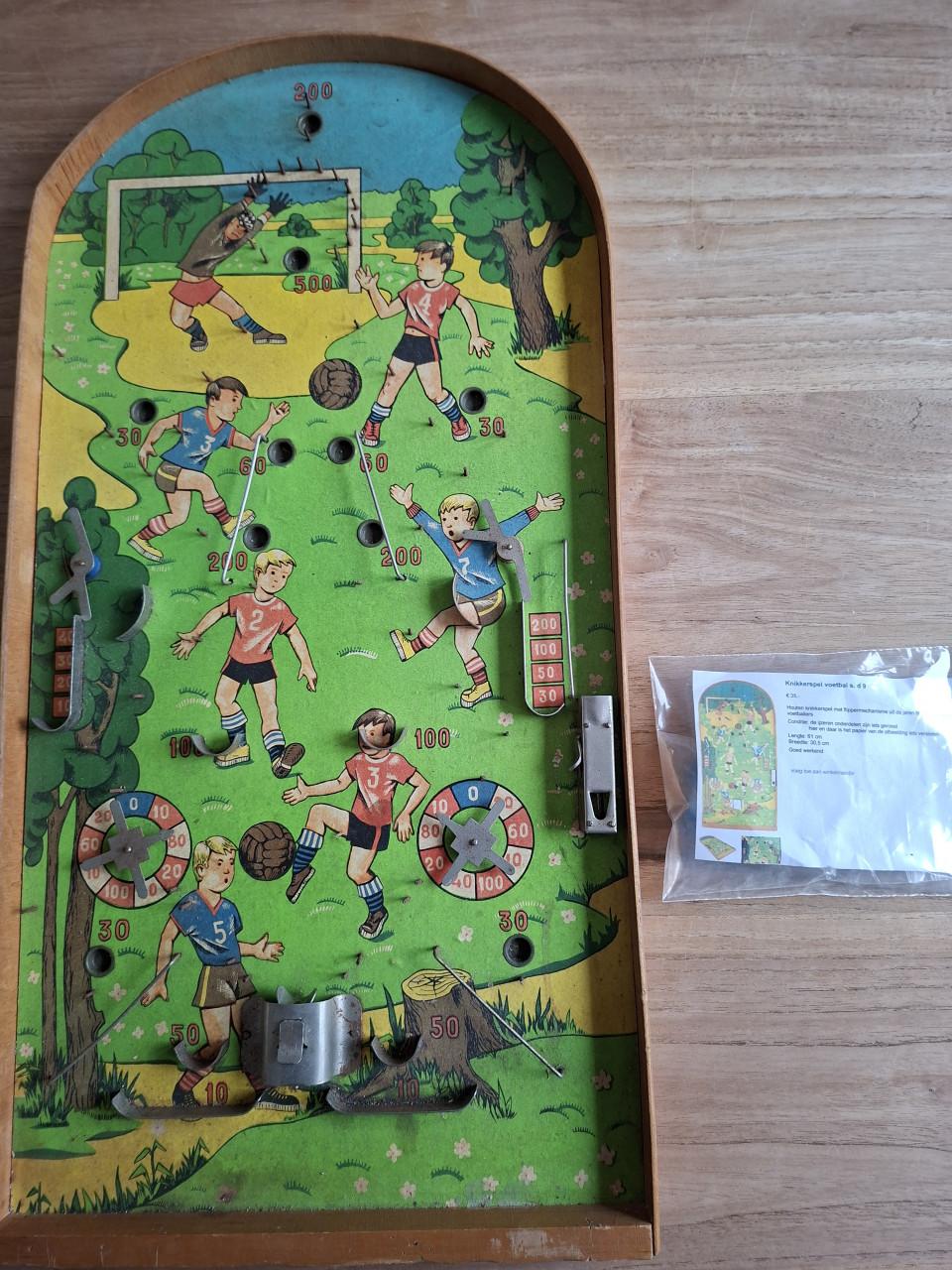 Houten knikkerspel voetbal jaren 60