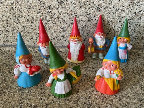 David de Kabouter poppetjes.    Rubber.    +/- 6 cm. hoog.