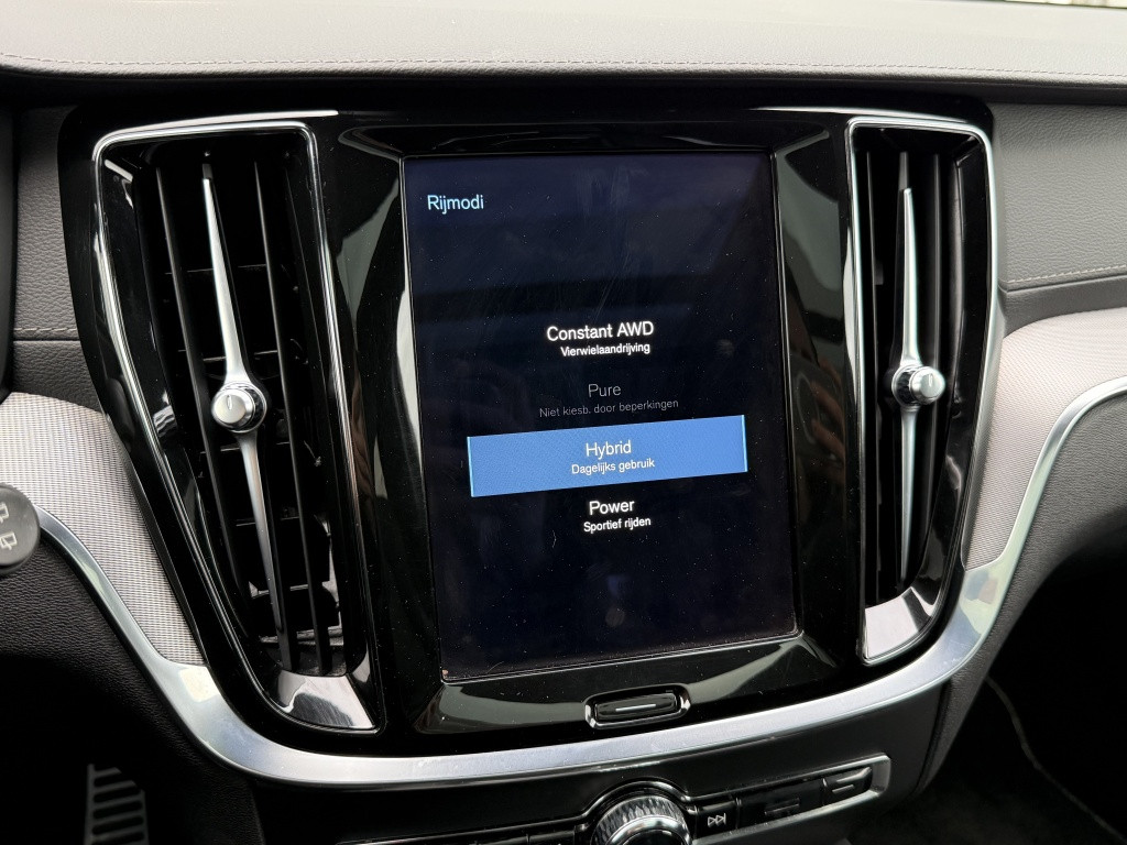 Volvo V60 t6 340pk recharge r-design| panodak| adap.cruise| 360camera| tre