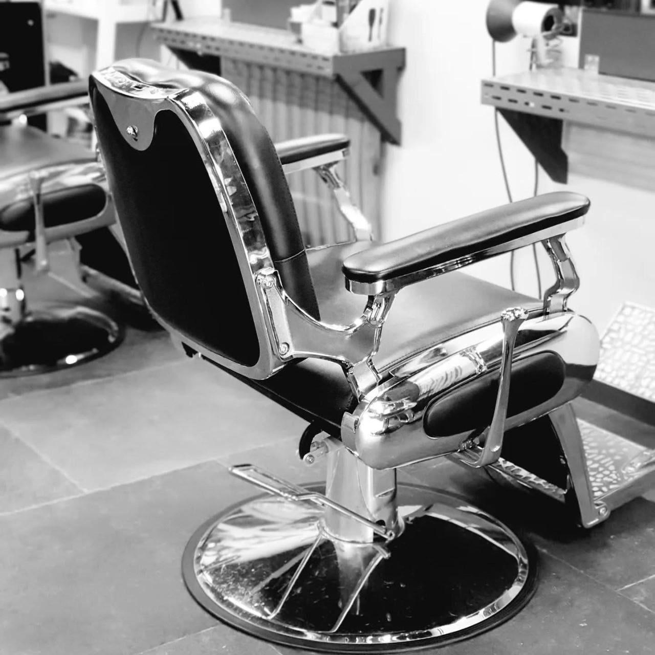 TE HUUR  Kapsalon met 2 stoelhuurders