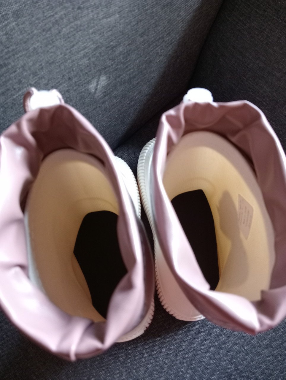 NIEUWE KINDER REGENLAARZEN