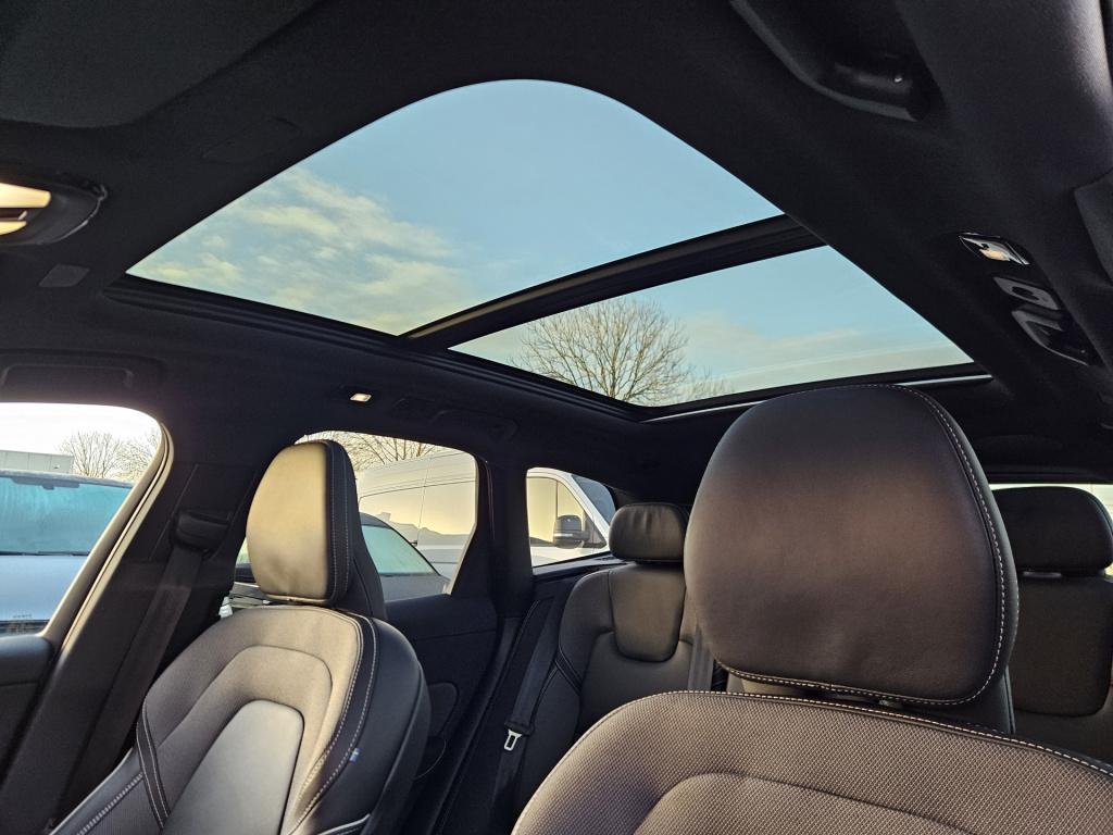 Volvo XC60 2.0 t8 plug-in hybrid awd ultimate dark r-design | luchtvering |