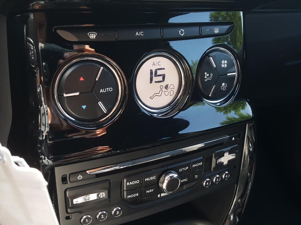 Citroen DS3 1.2 vti 82pk so chic navigatie | cruise & climate control | par