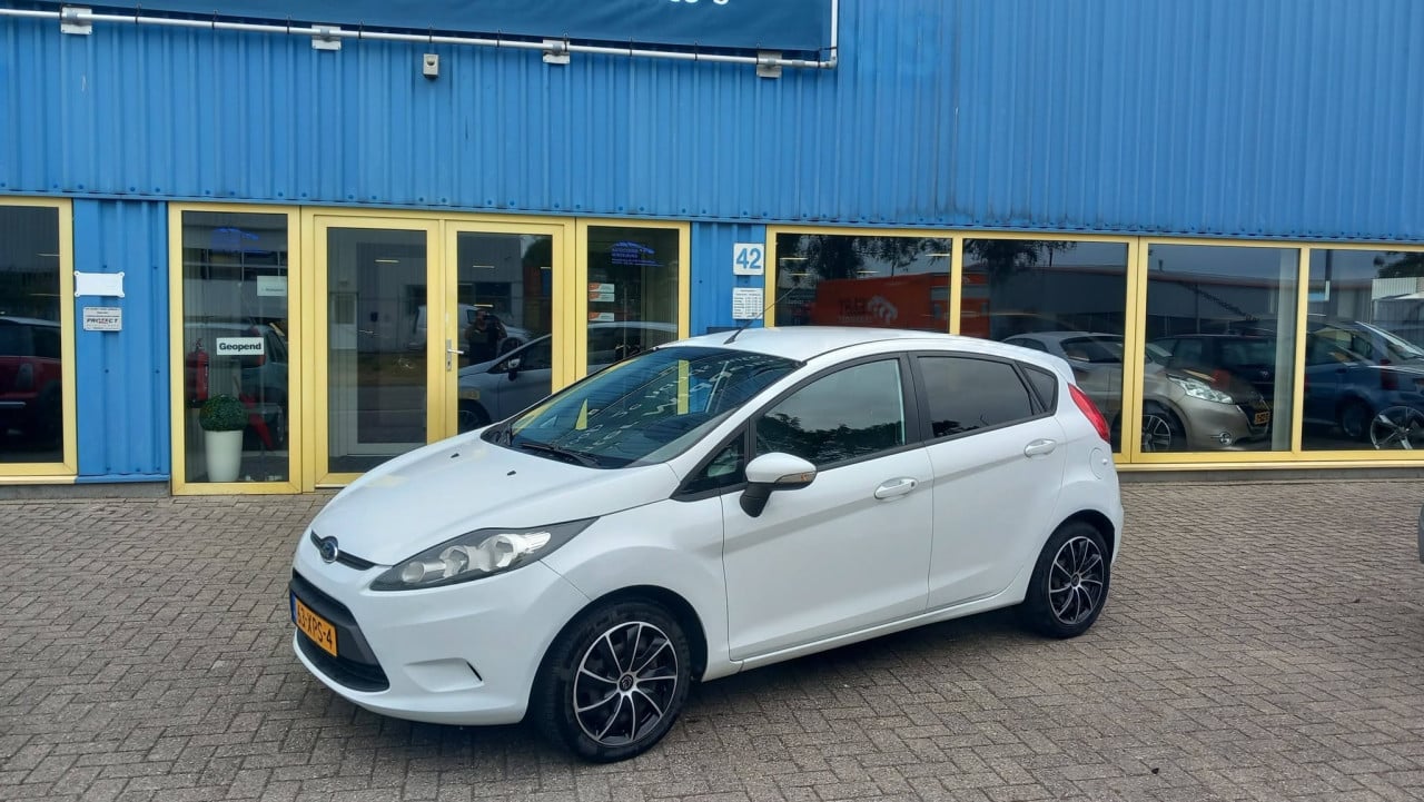 Ford Fiesta 1.25 Champion 5 deurs bj:2012 airco i.z.g.st