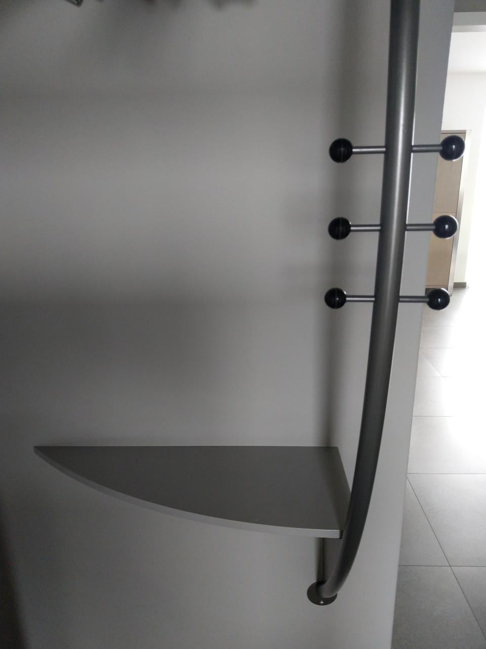 Kapstok type design met 10 chromen hangers