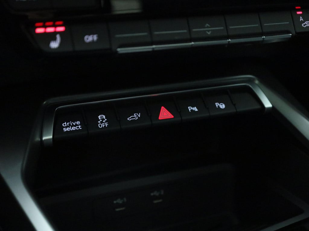 Audi A3 sportback 45 tfsi e s edition competition 245 pk | s-line | automaa