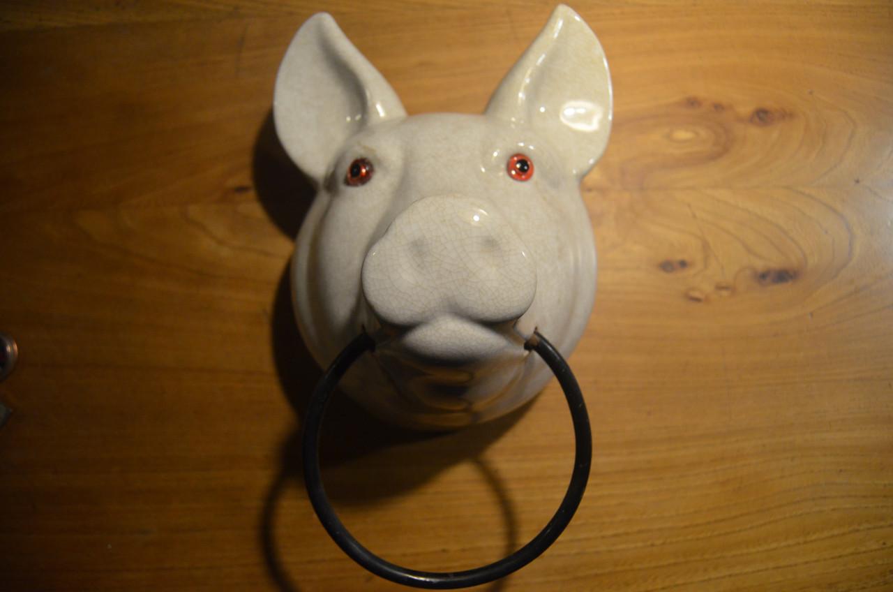 Varken om je doeken op te hangen, keramiek.