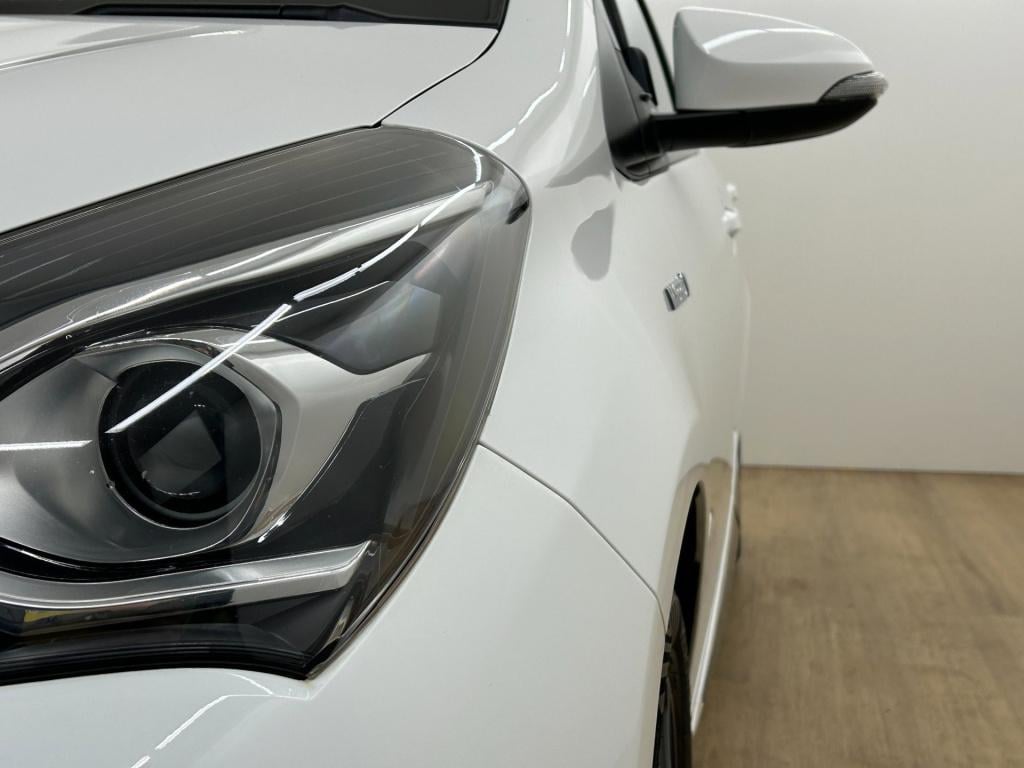 Toyota Yaris occasion 1.5 hybrid dynamic | wit | tweedehands toyota yaris |