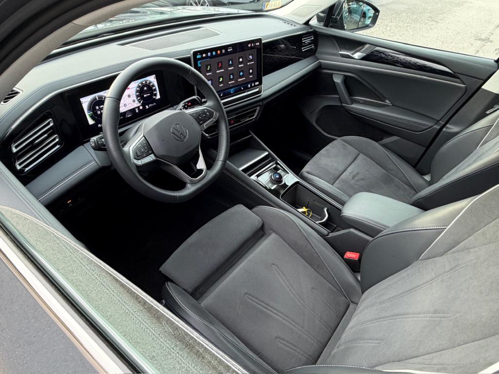 Volkswagen Tiguan 1.5 ehybrid elegance 204pk | trekhaak | 360 camera | dode