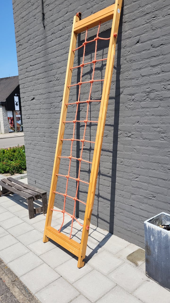 Klimrek met touwwerk