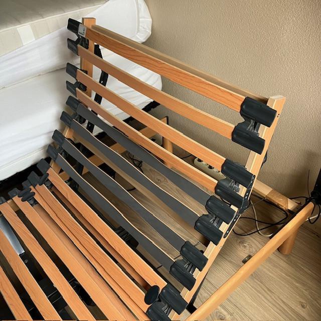 Bed met verstelbare lattenbodem ( direct beschikbaar )